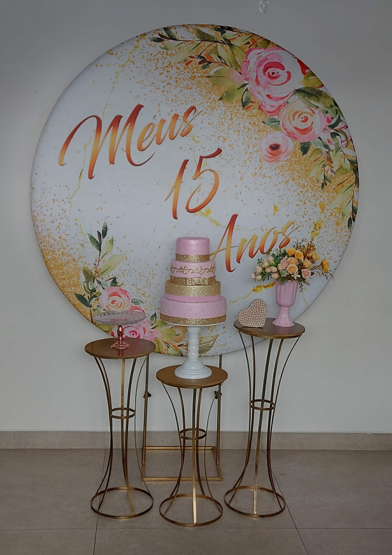 15 Anos amarelo com glitter Kit Prata modelo 