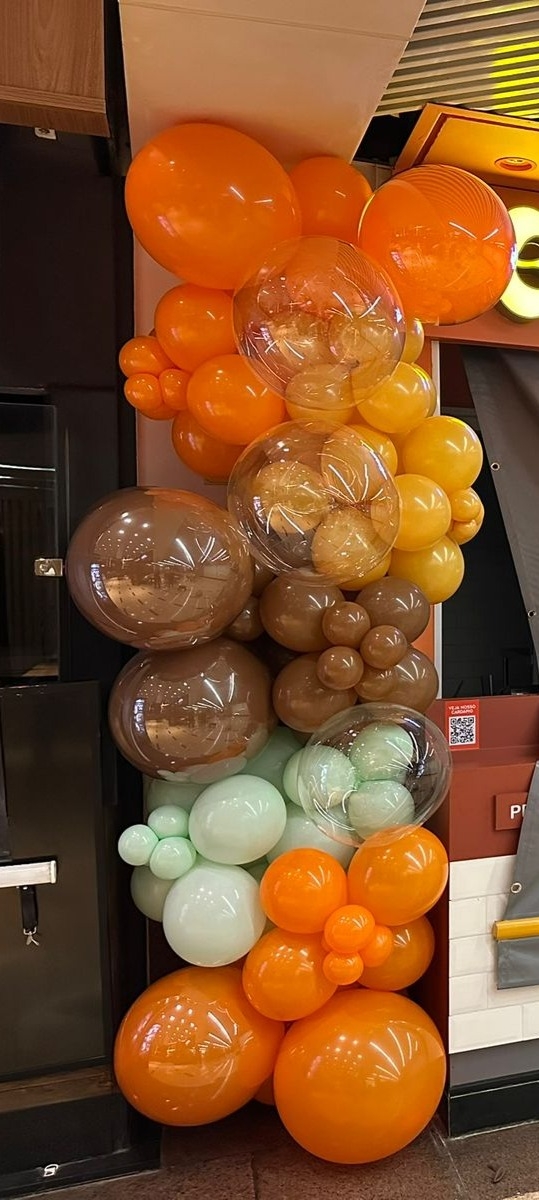 Arco de bexigas/balões Desconstruido Empresa