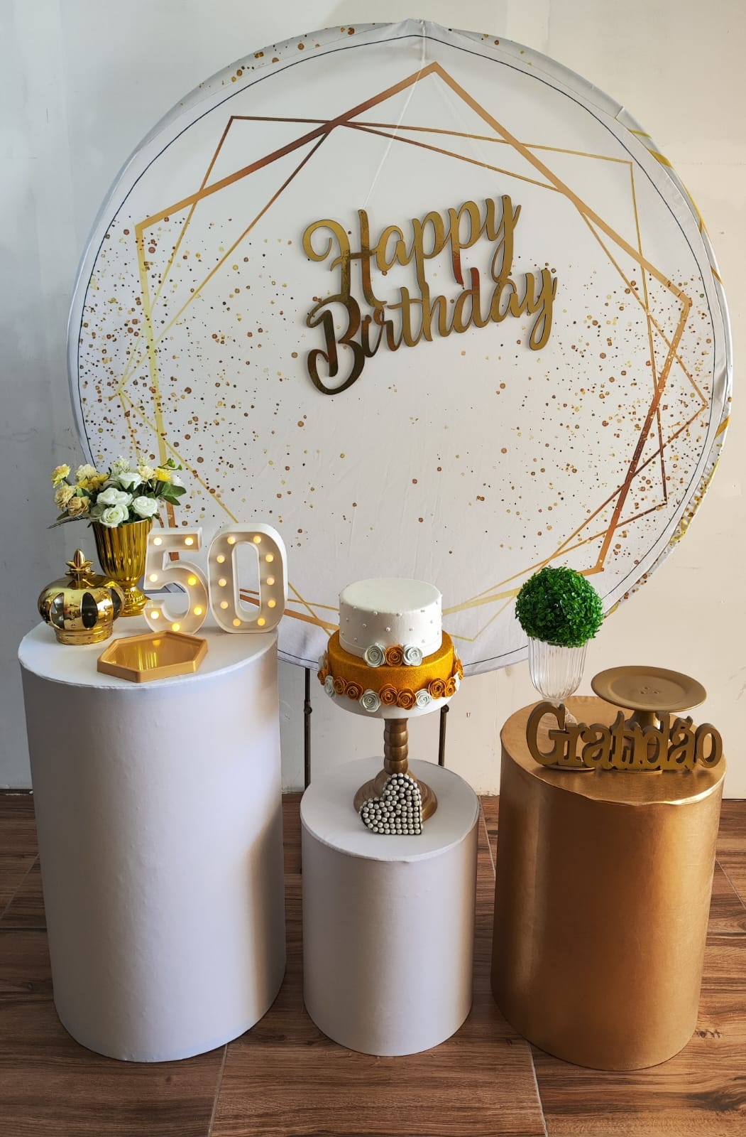 Aniversário Branco com Dourado Kit Bronze