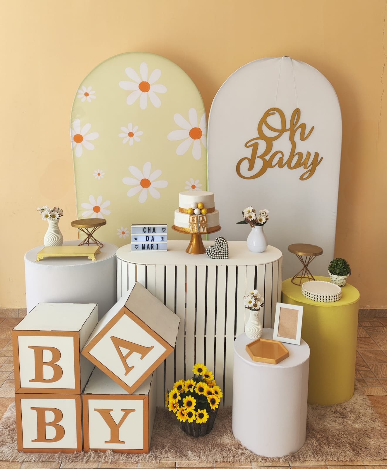 Chá de Bebê Menina Margaridas Capa Amarela