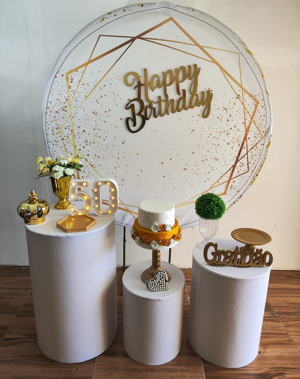 Aniversário Branco com Dourado Kit Bronze