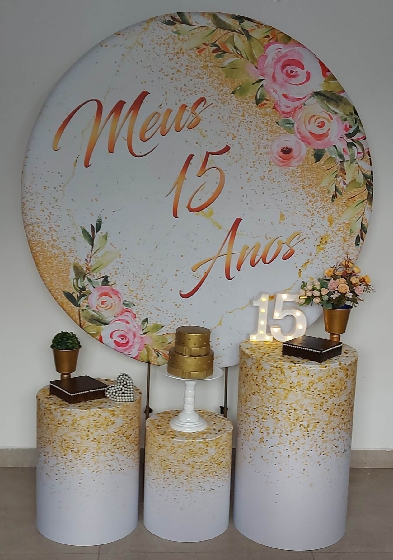 15 Anos amarelo com glitter Kit Prata modelo 