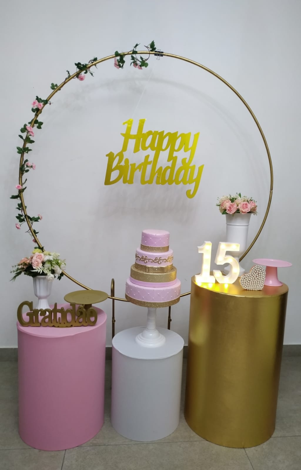 15 anos - Arco vazado com flores rosas Kit Pr