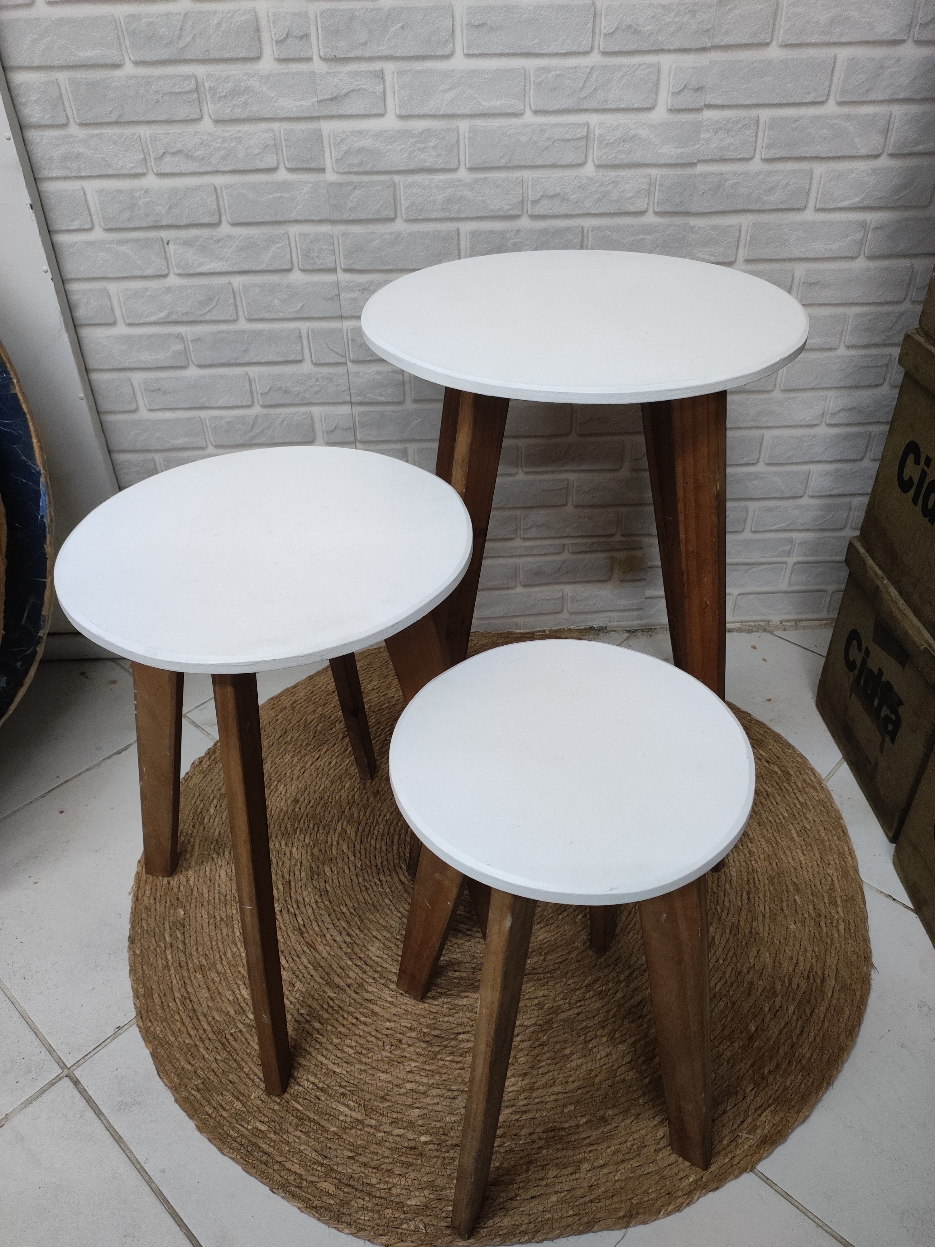 Trio de banquetas brancas 