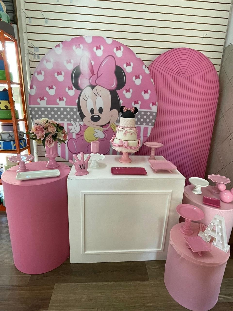 MINNIE BABY ROSA COM COMODA 