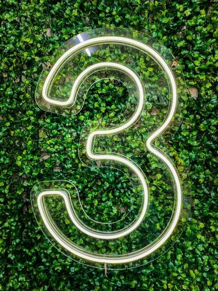 NÚMERO 3 NEON