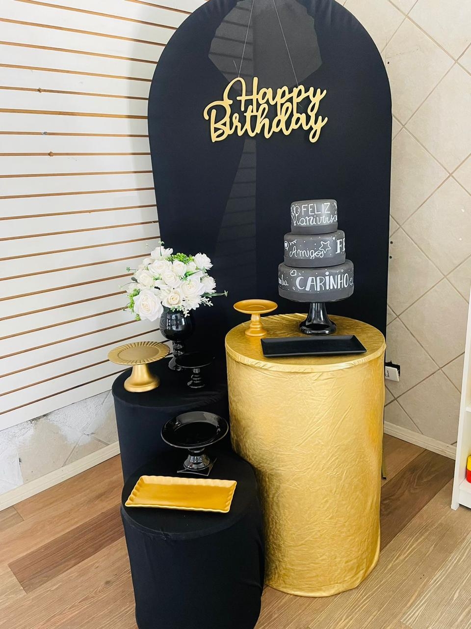 ADULTO ROMANO PRETO E DOURADO