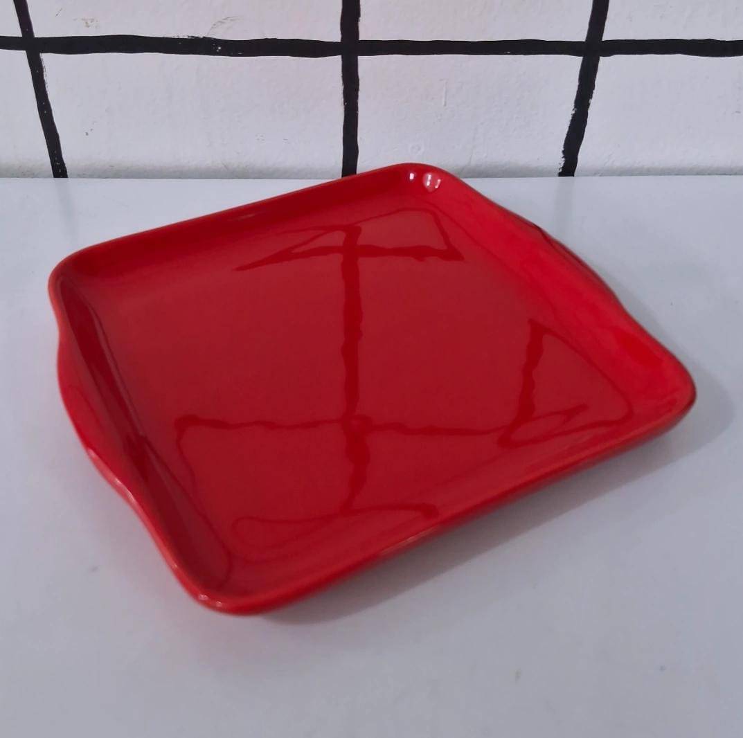 Bandeja vermelha amadinha