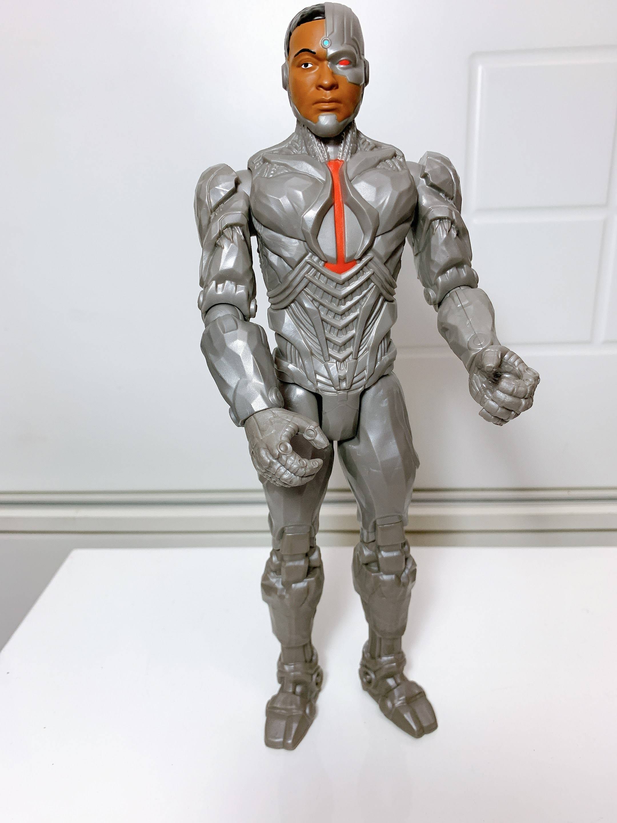 Boneco Ciborgue