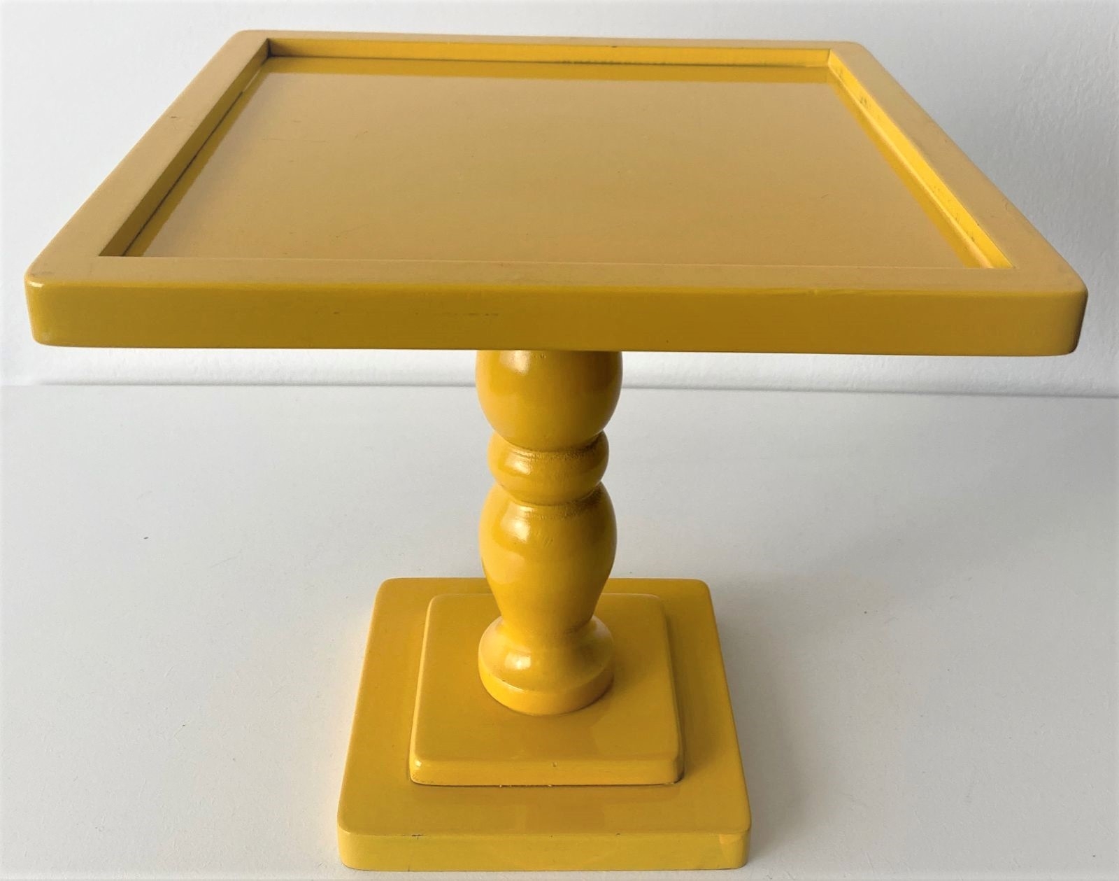 Boleira DC Quadrada Pés Torneados Laka Amarela M