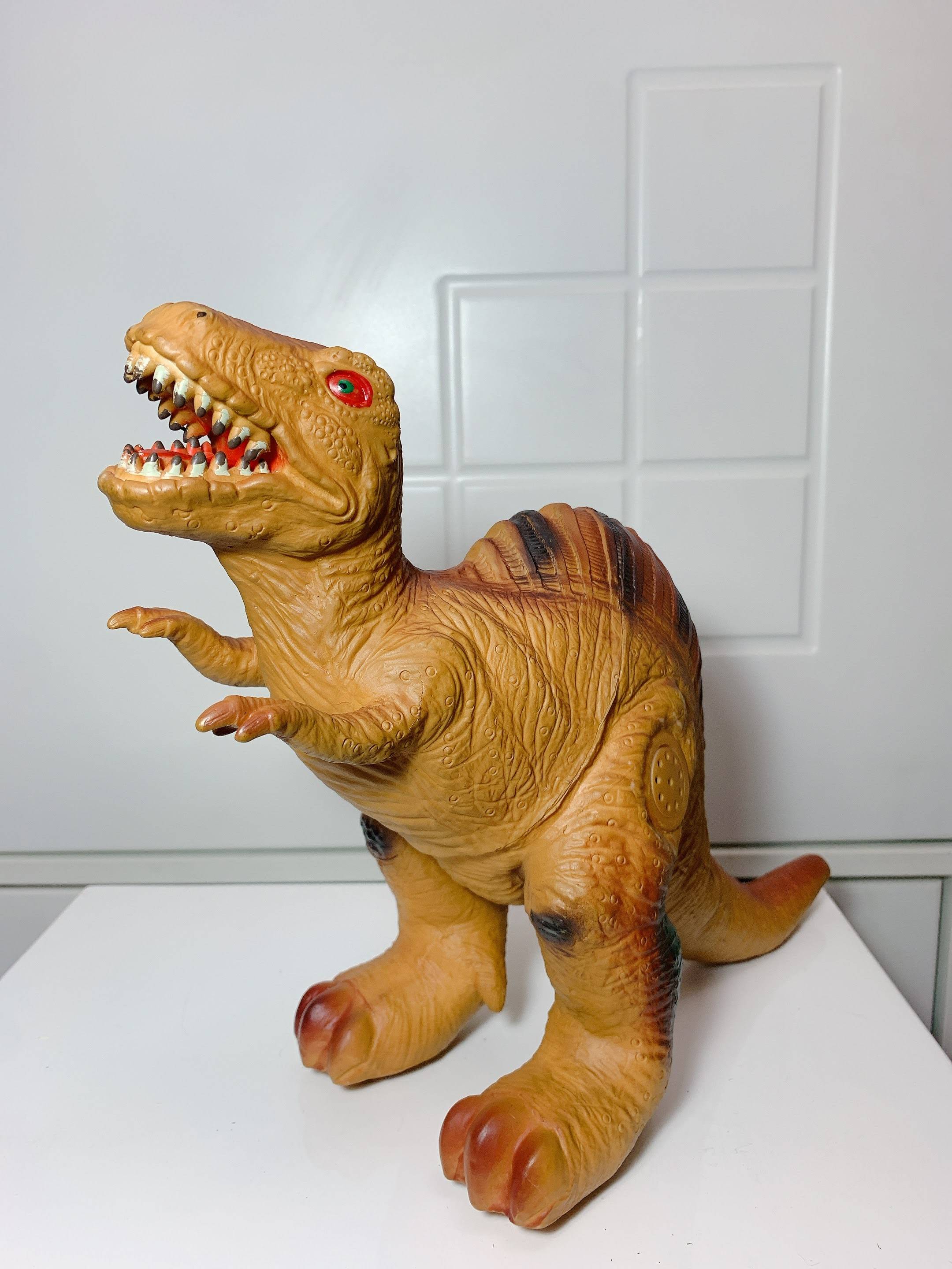 Boneco Dinossauro Marrom