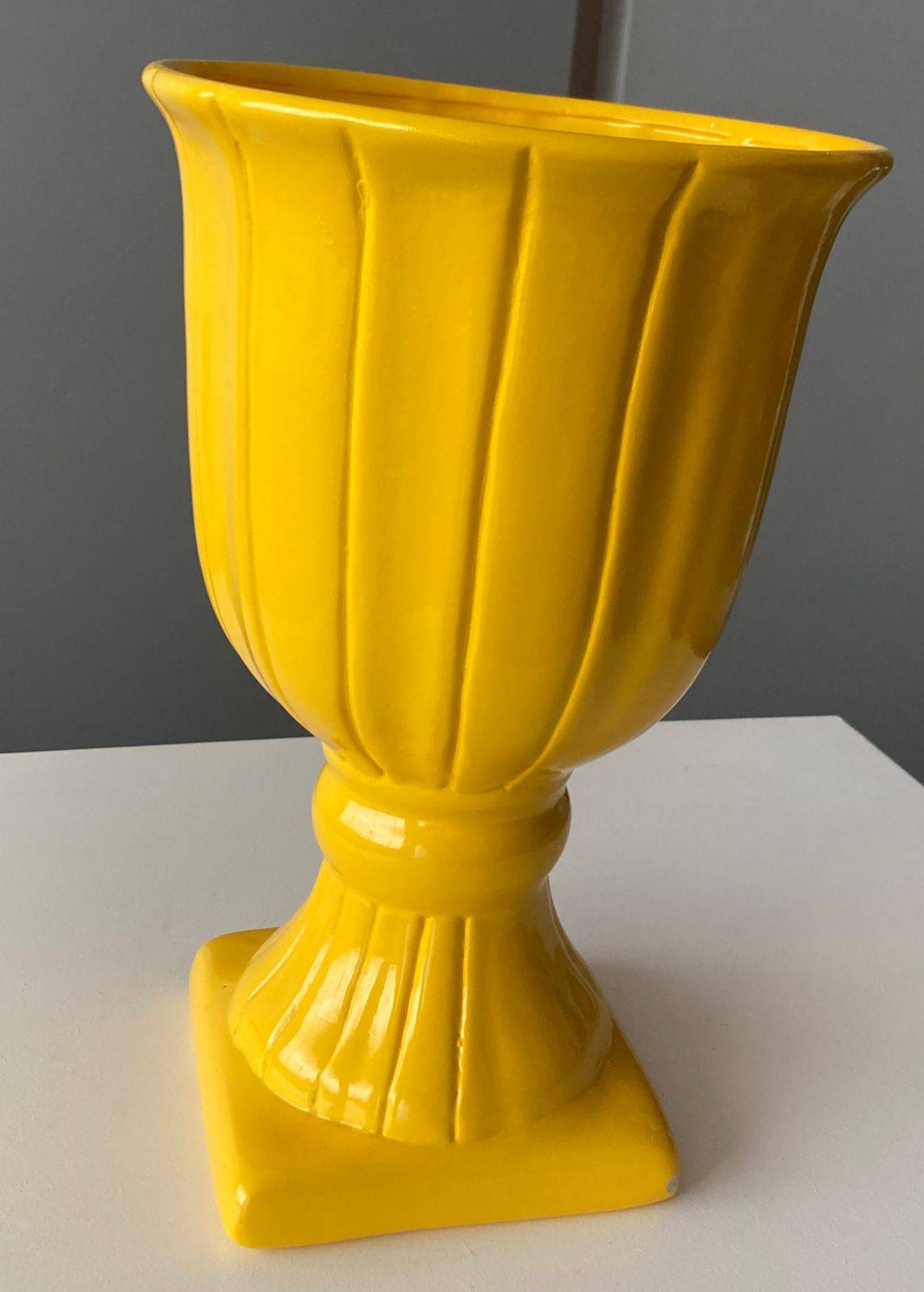Vaso Amarelo Bucho Porcelana GG