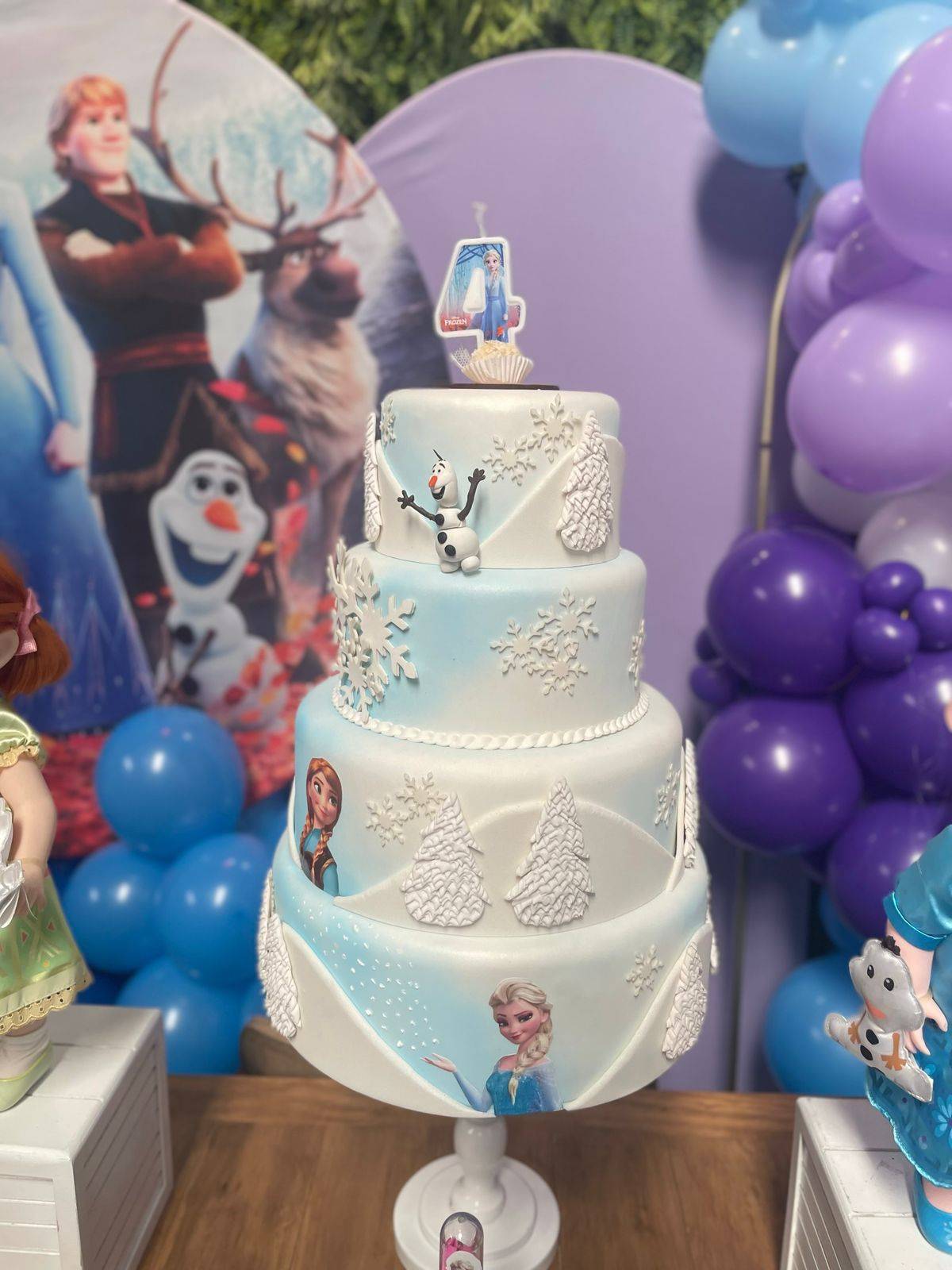 Bolo Fake Frozen - 4 andares