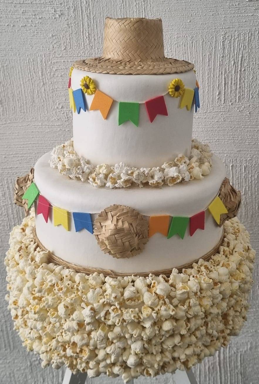 Bolo Fake Festa Junina - 3 andares