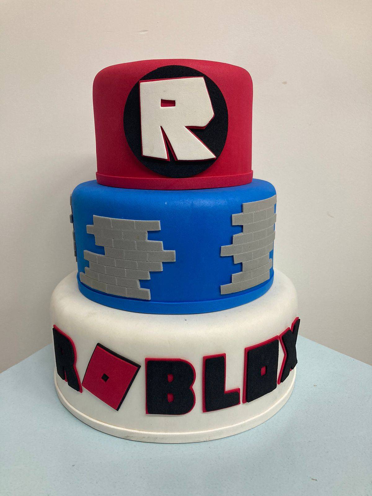 Bolo Fake Roblox - 3 andares