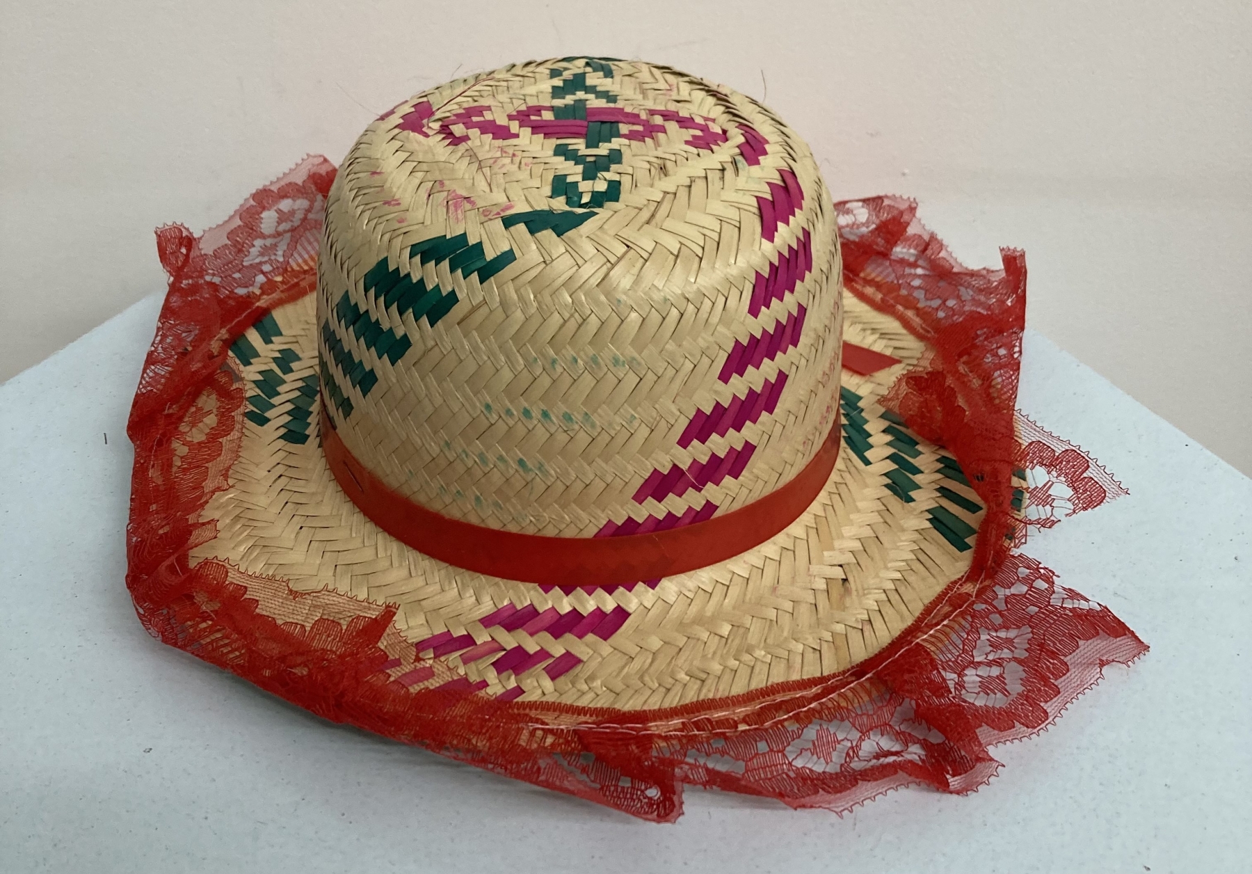 Chapéu de Palha com Tranças