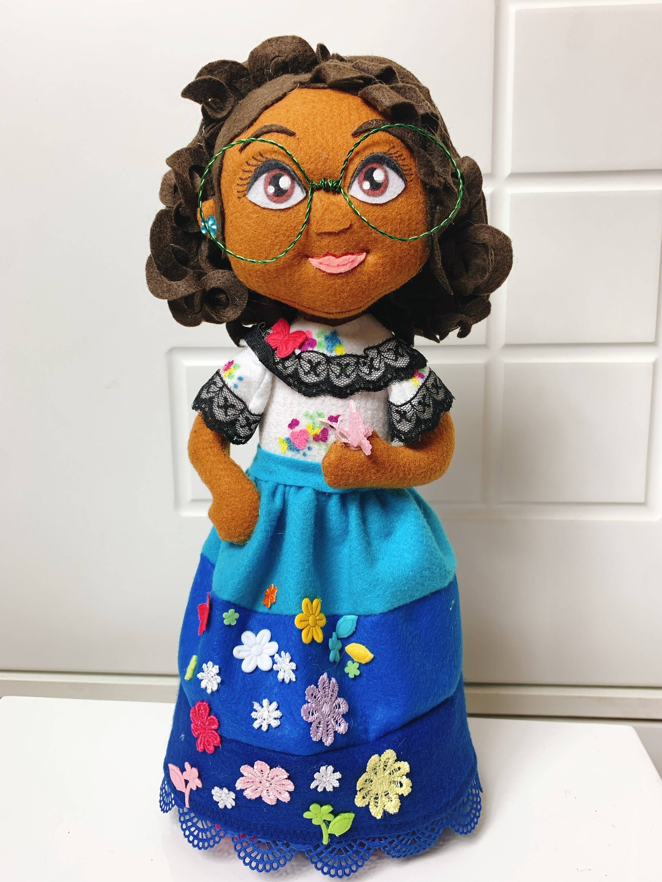 Boneca Mirabel Feltro