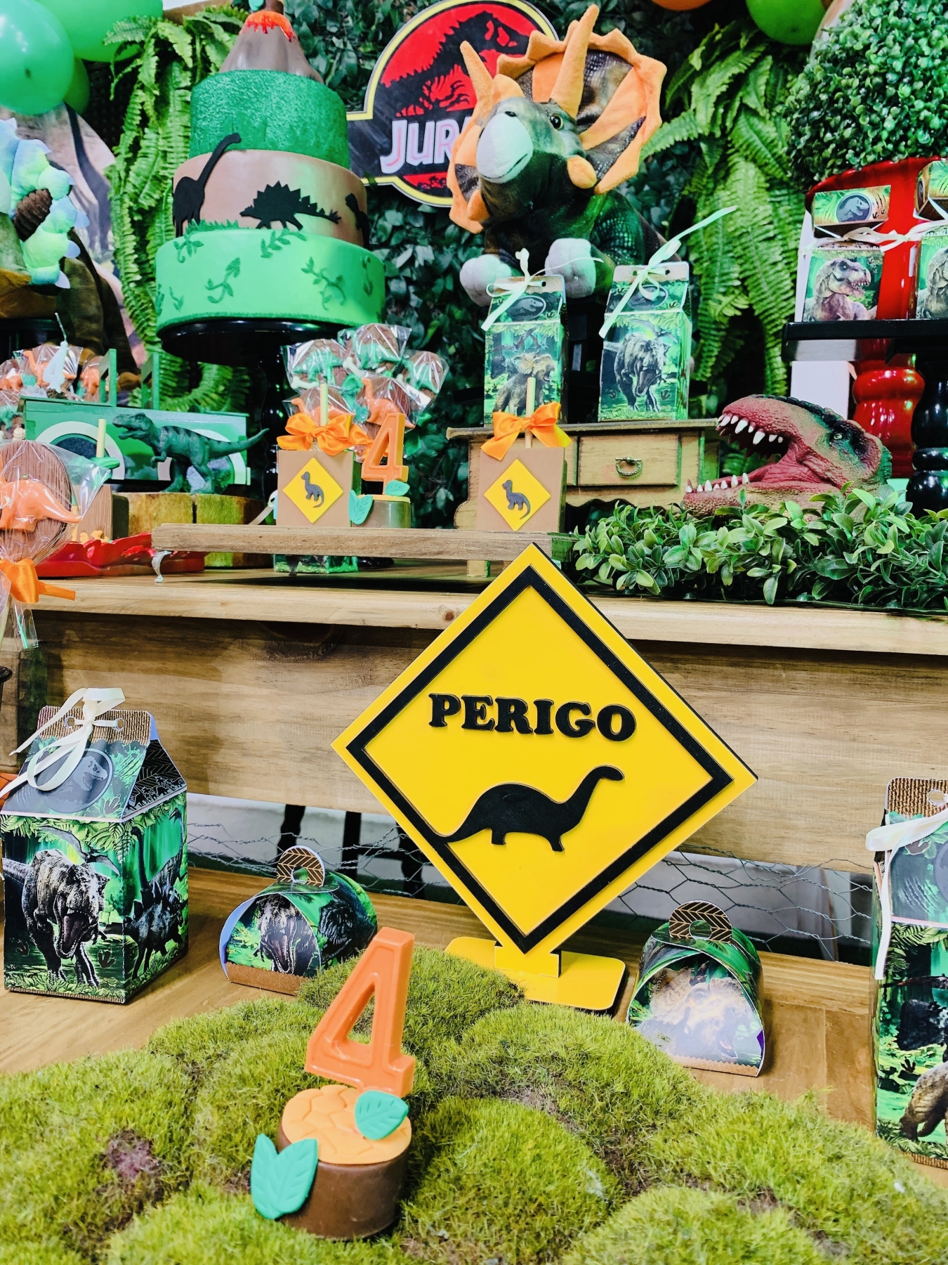 Display Placa Perigo Dino