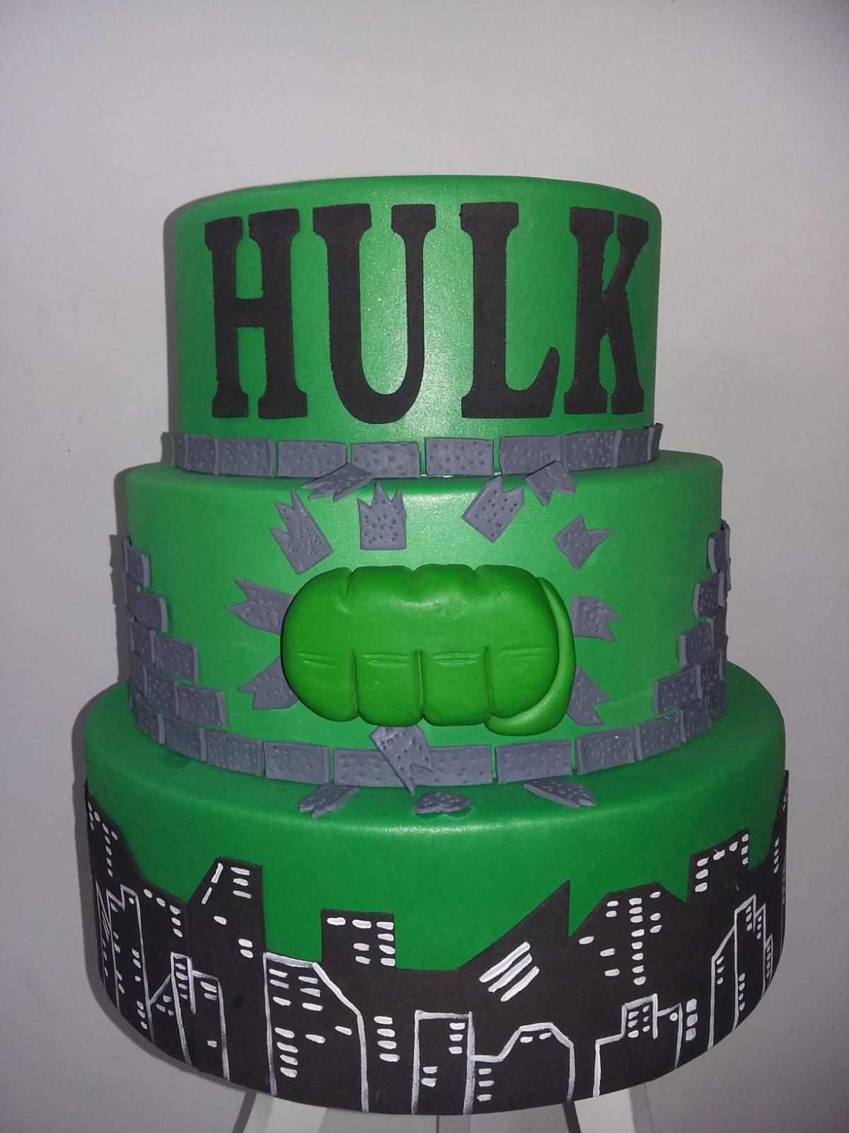 Bolo Fake Hulk - 3 andares