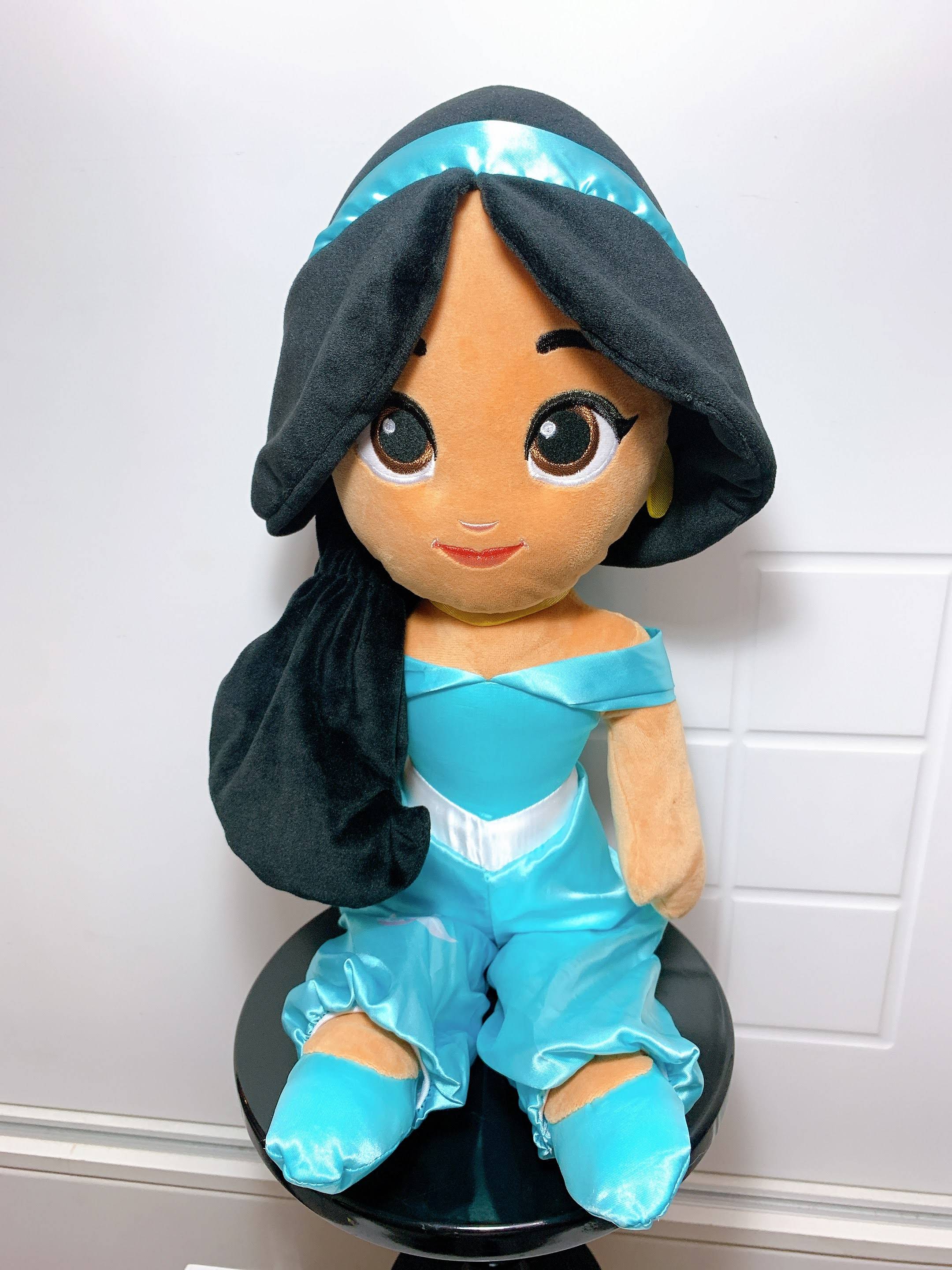 Boneca Jasmine Pelúcia