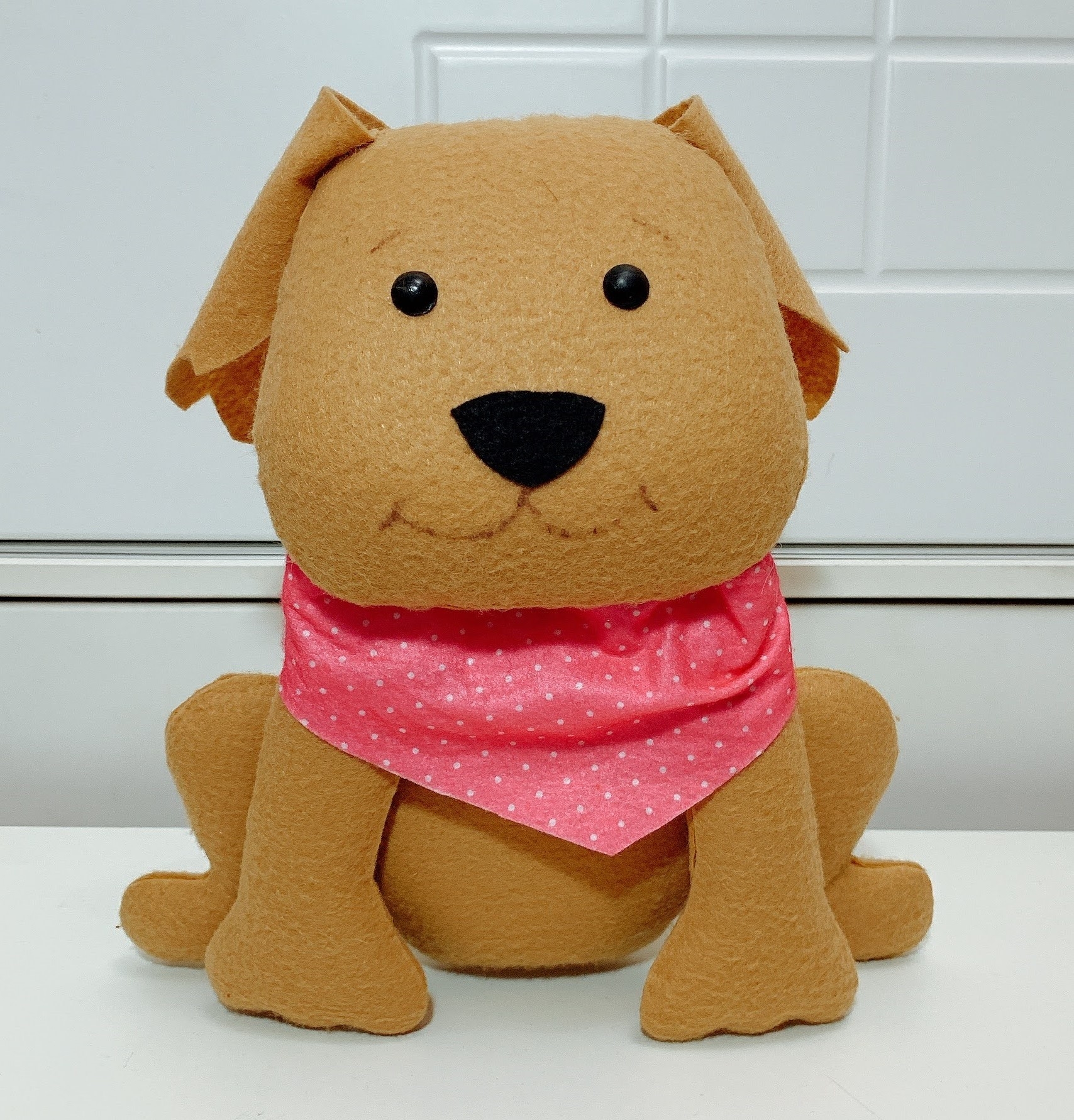 Cachooro Marrom Feltro