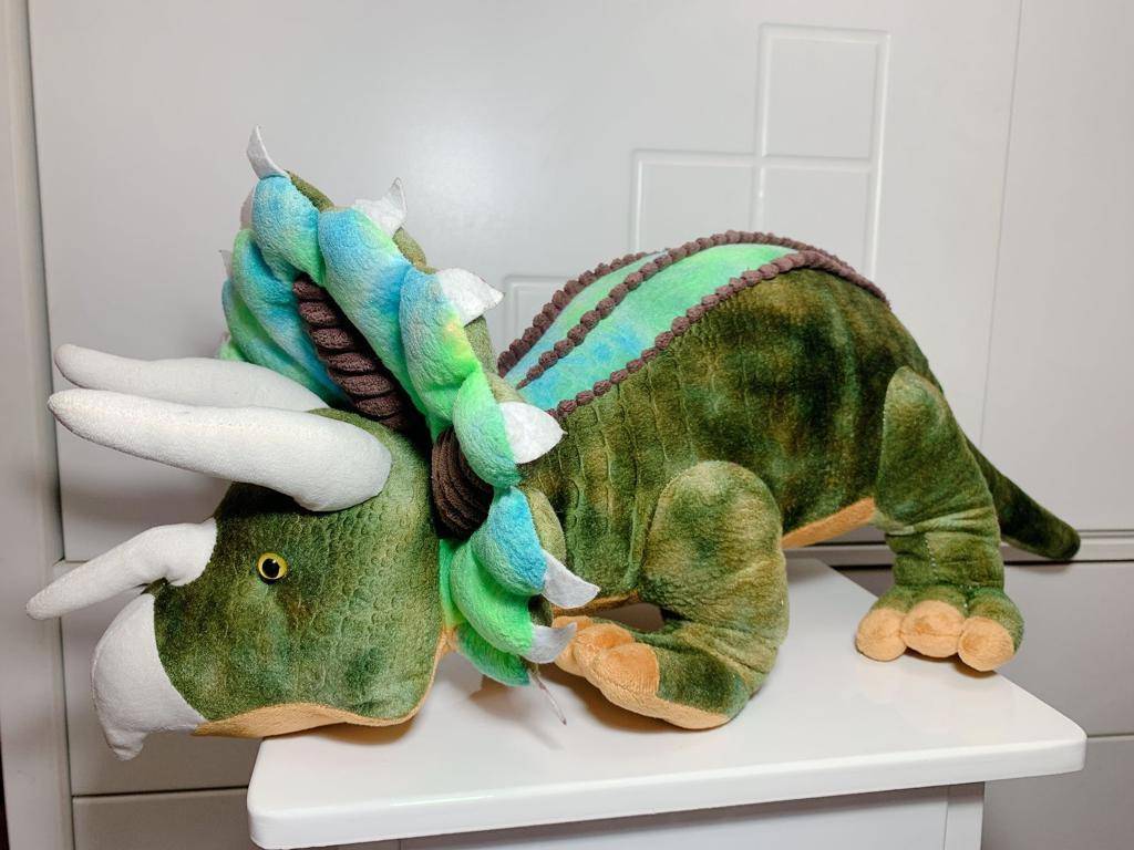 Dinossauro Marrom e Verde Pelúcia