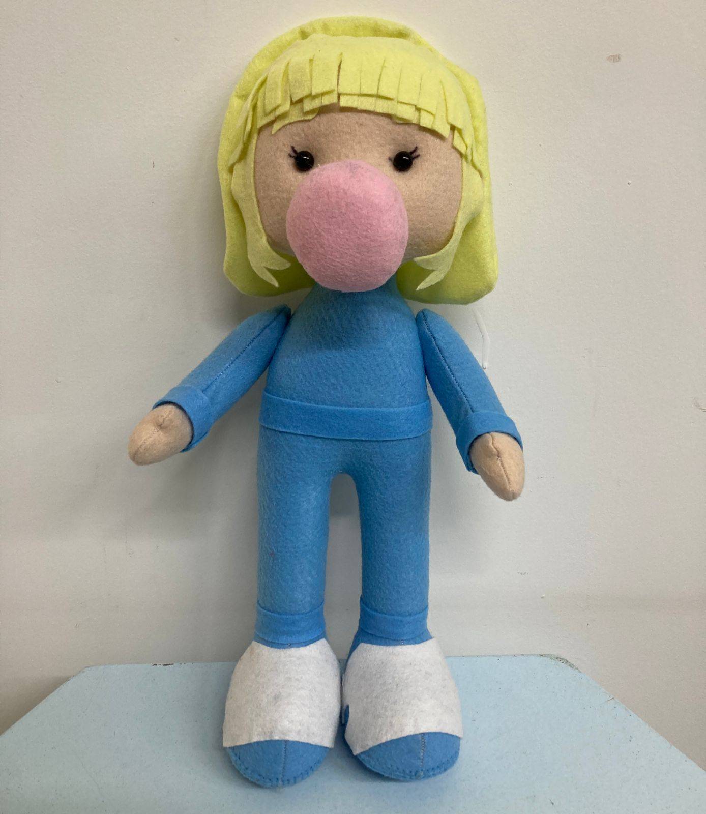 Boneca Violet Chiclete Feltro