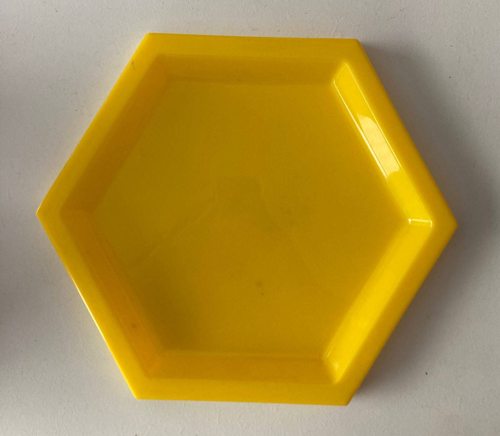 Bandeja Hexagonal Amarela Plástico