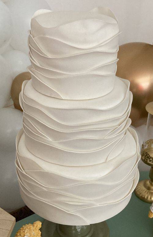 Bolo Fake Branco Ondas - 3 andares