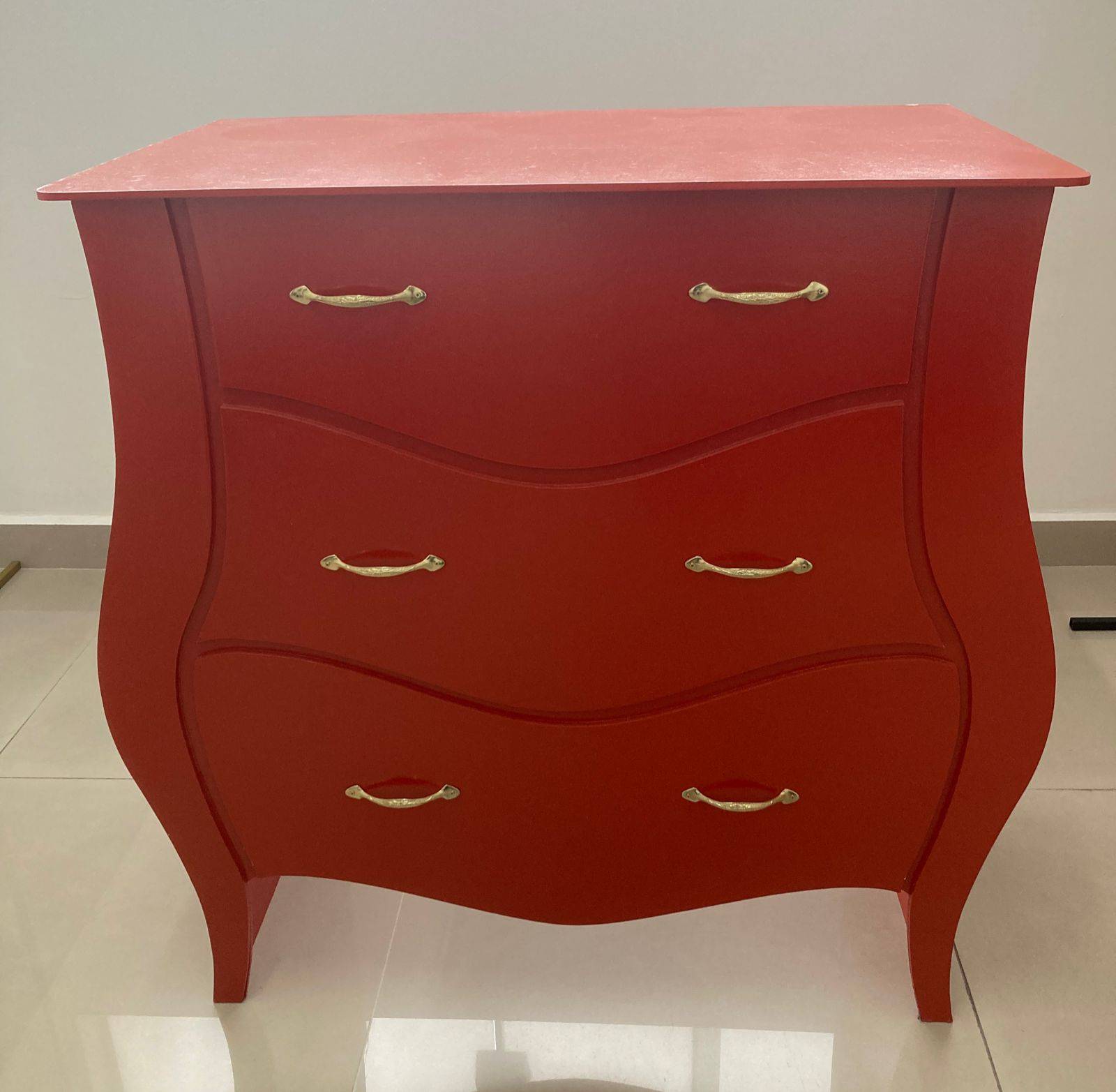 Mesa Cômoda Vermelha