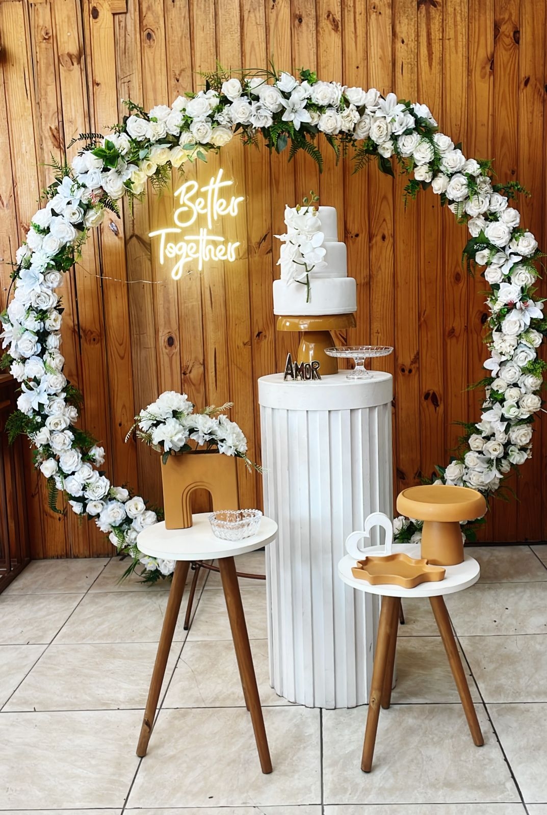 CASAMENTO BRANCO E AMARELO MOSTARDA 