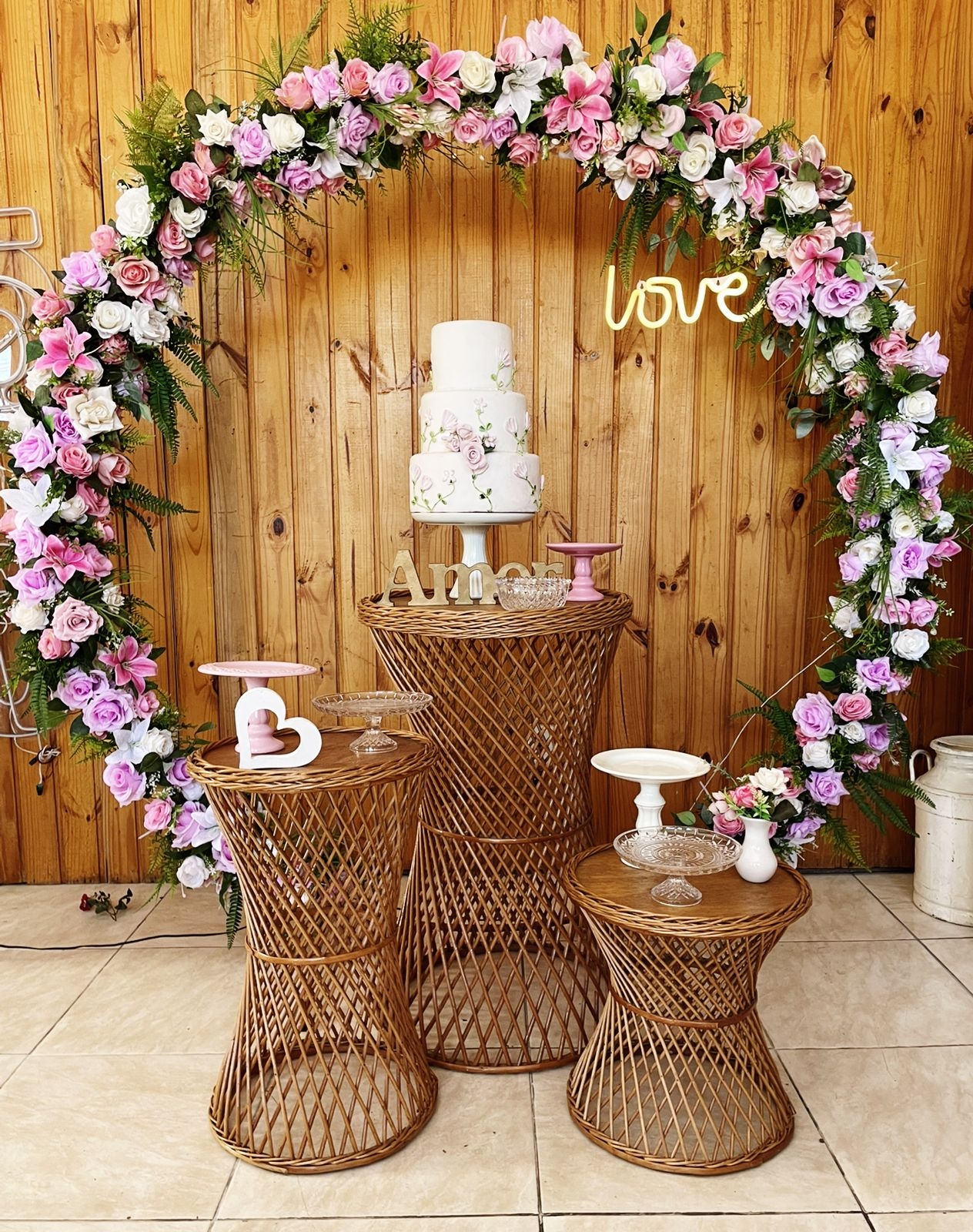 CASAMENTO ROSA E BRANCO