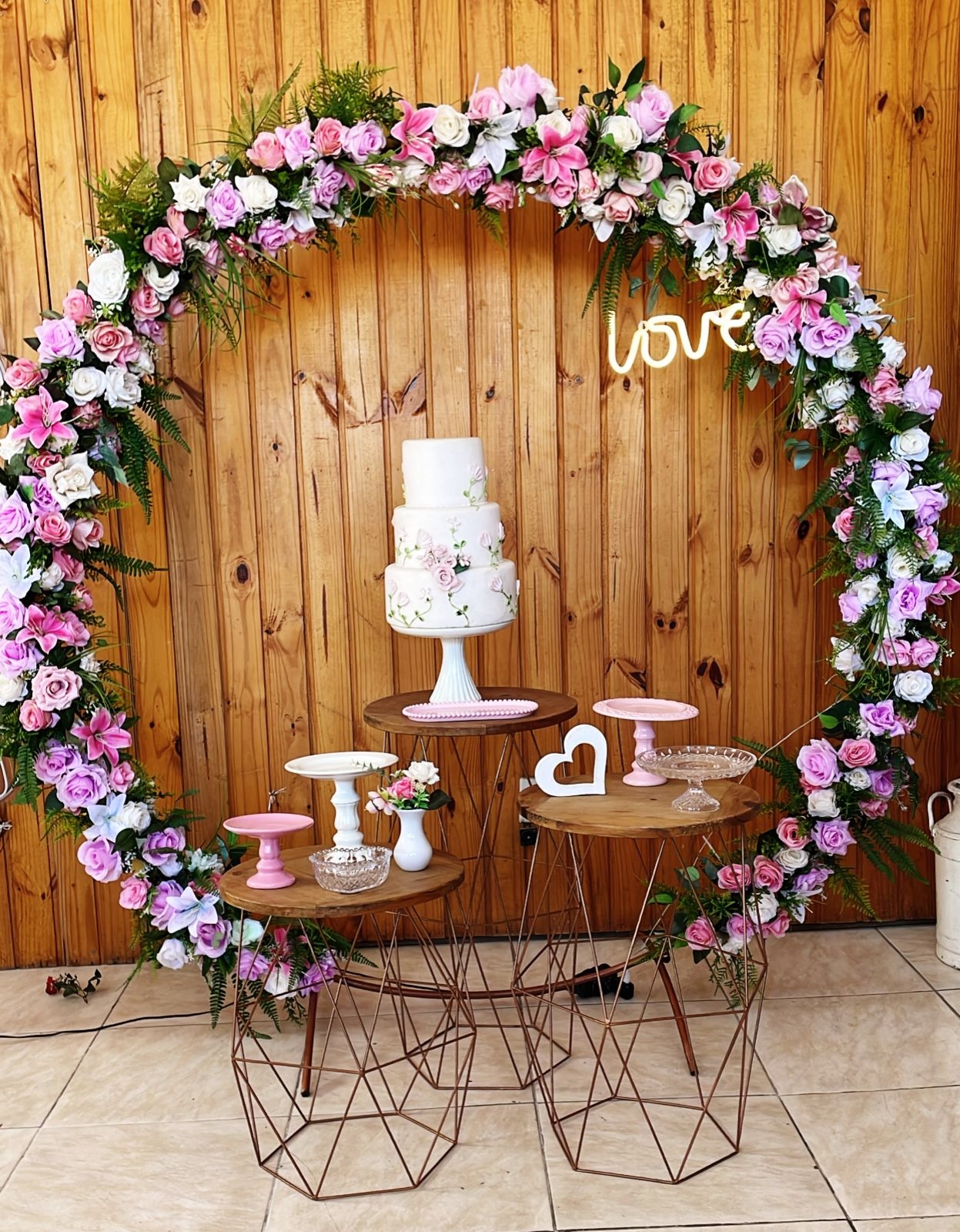 CASAMENTO ROSA E BRANCO