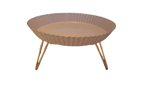 PRATO EM METAL COM PÉ ARAMADO BABADO MÉDIO CINZA