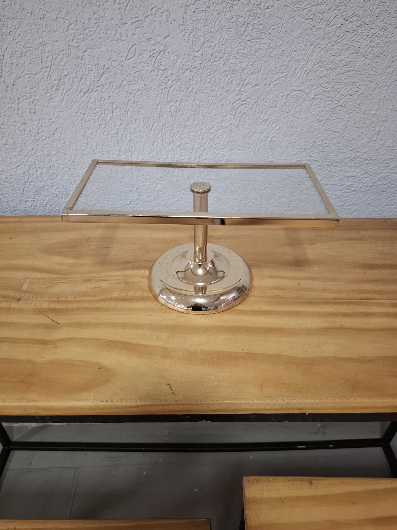 Suporte retangular dourado c/ vidro G