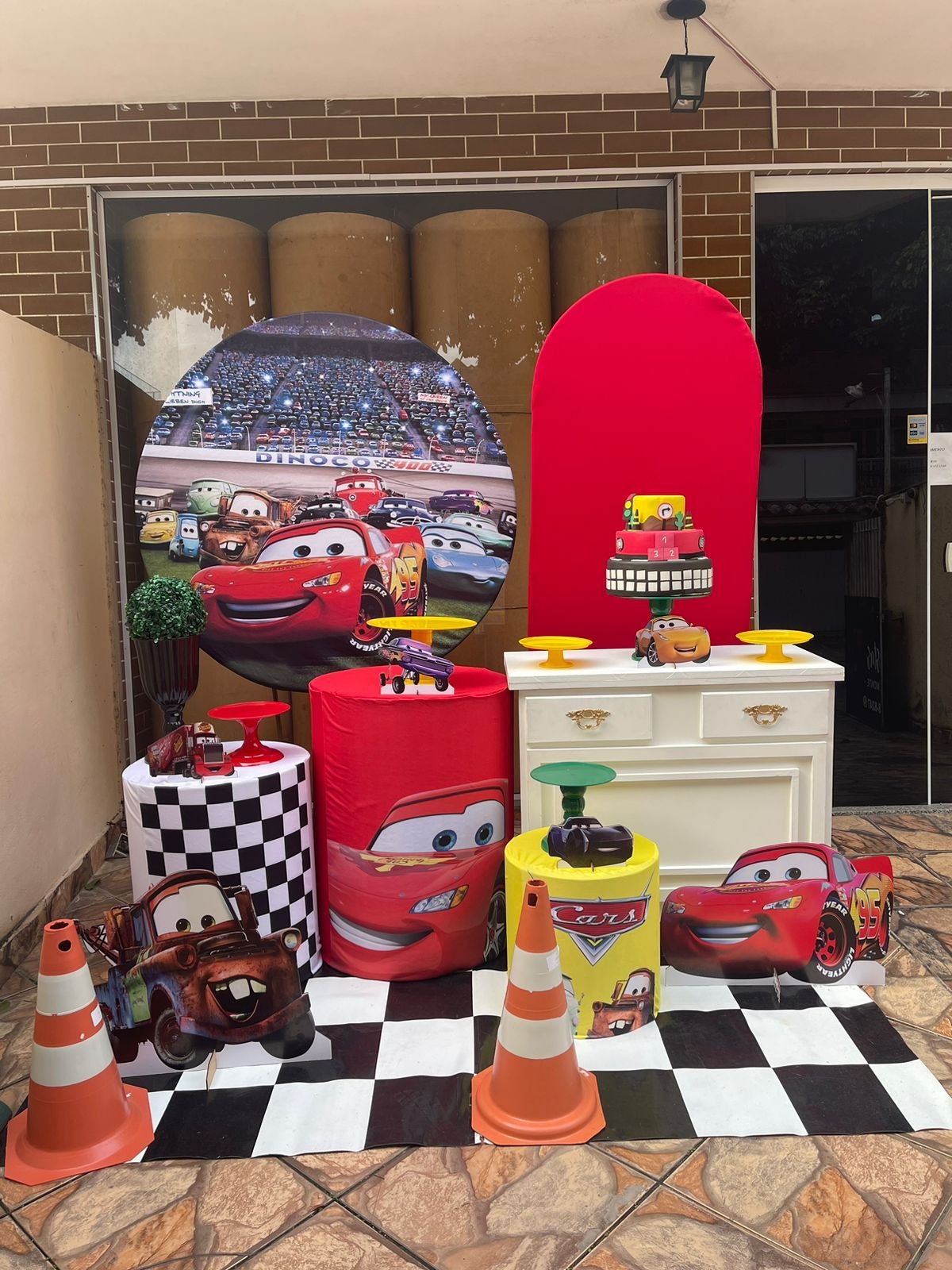 Carros com comoda Branca