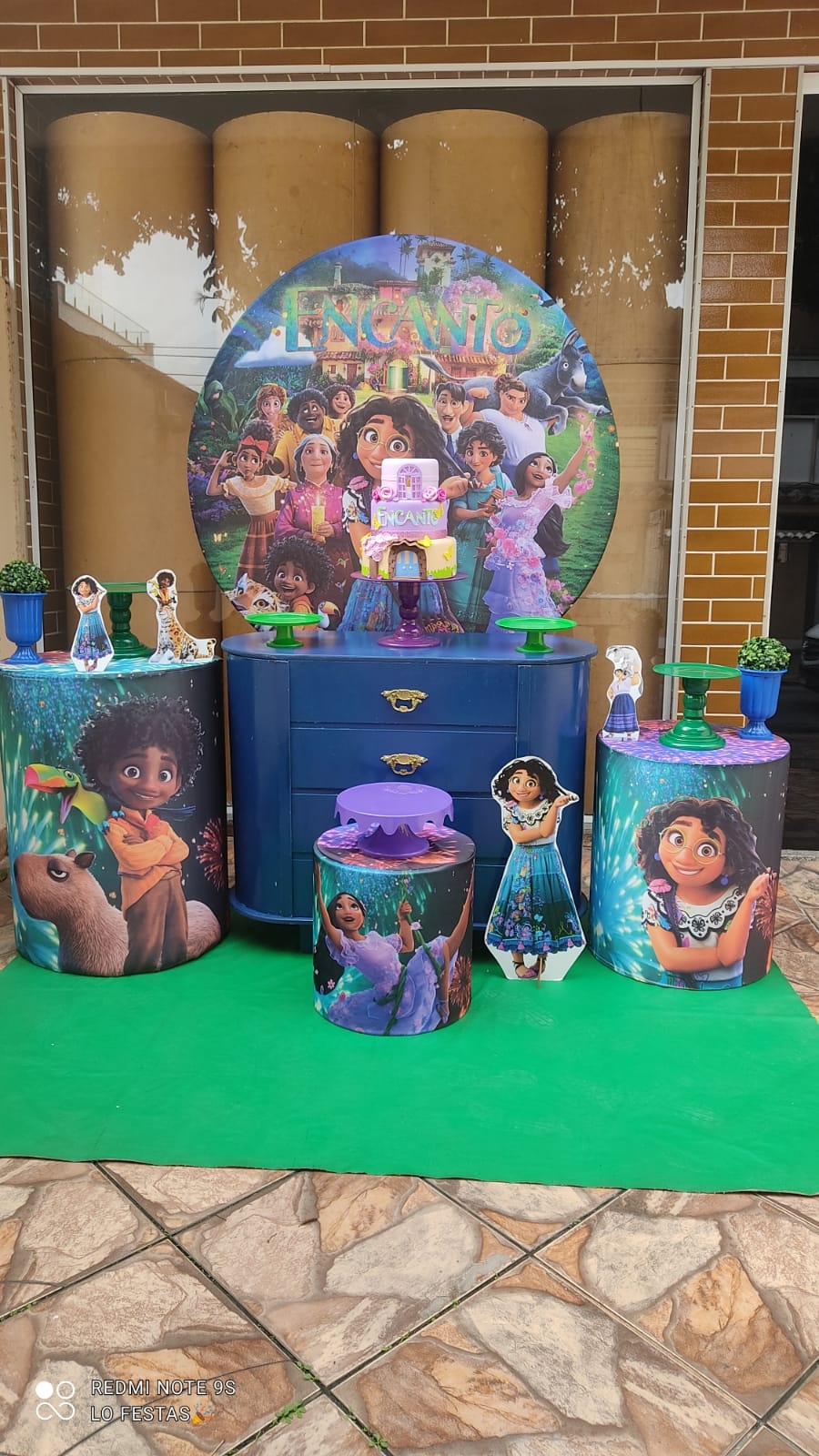 ENCANTO ROXO COM CÔMODA 