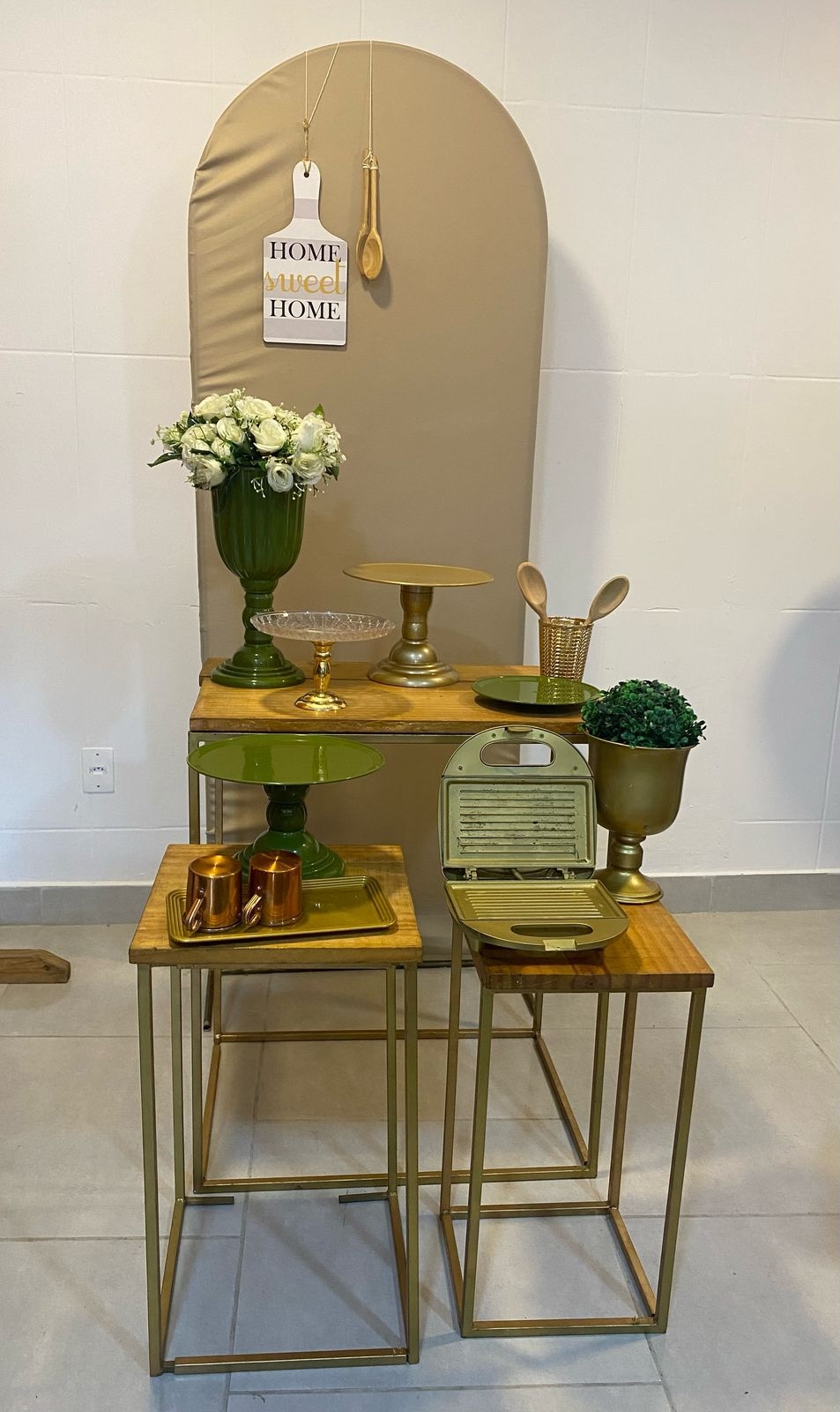 CHA DE PANELA NA MESA DE FERRO