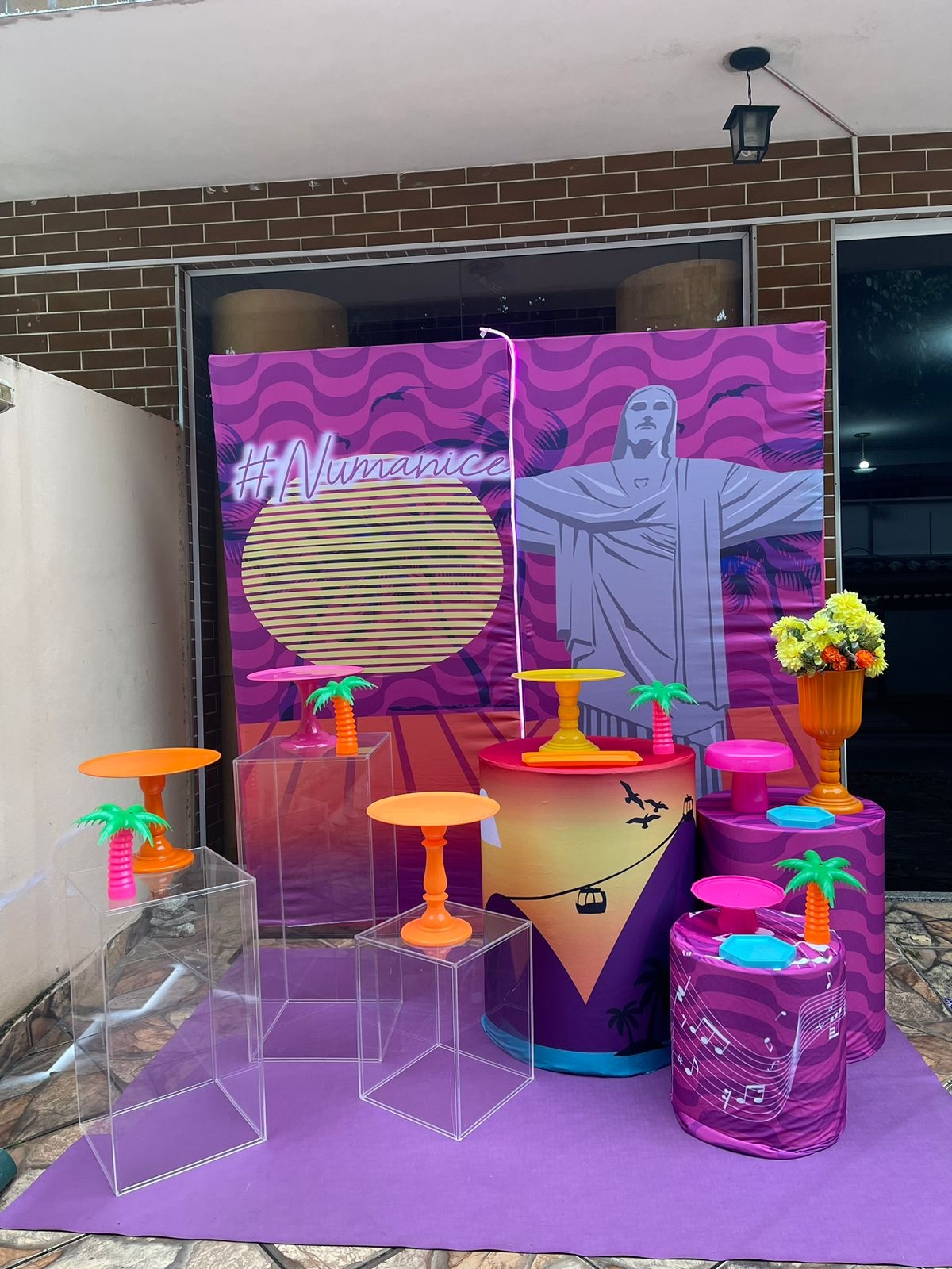 Numanice com mesa acrilica