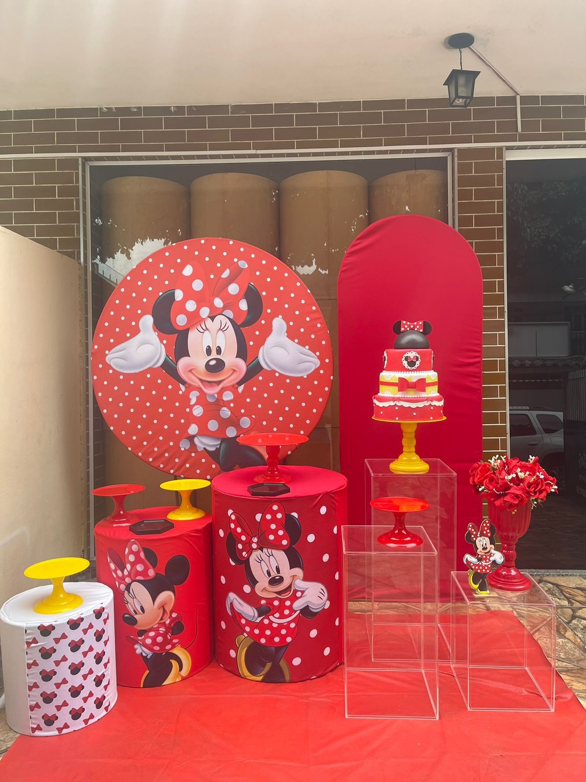 MINNIE VERMELHA E ACRILICOS