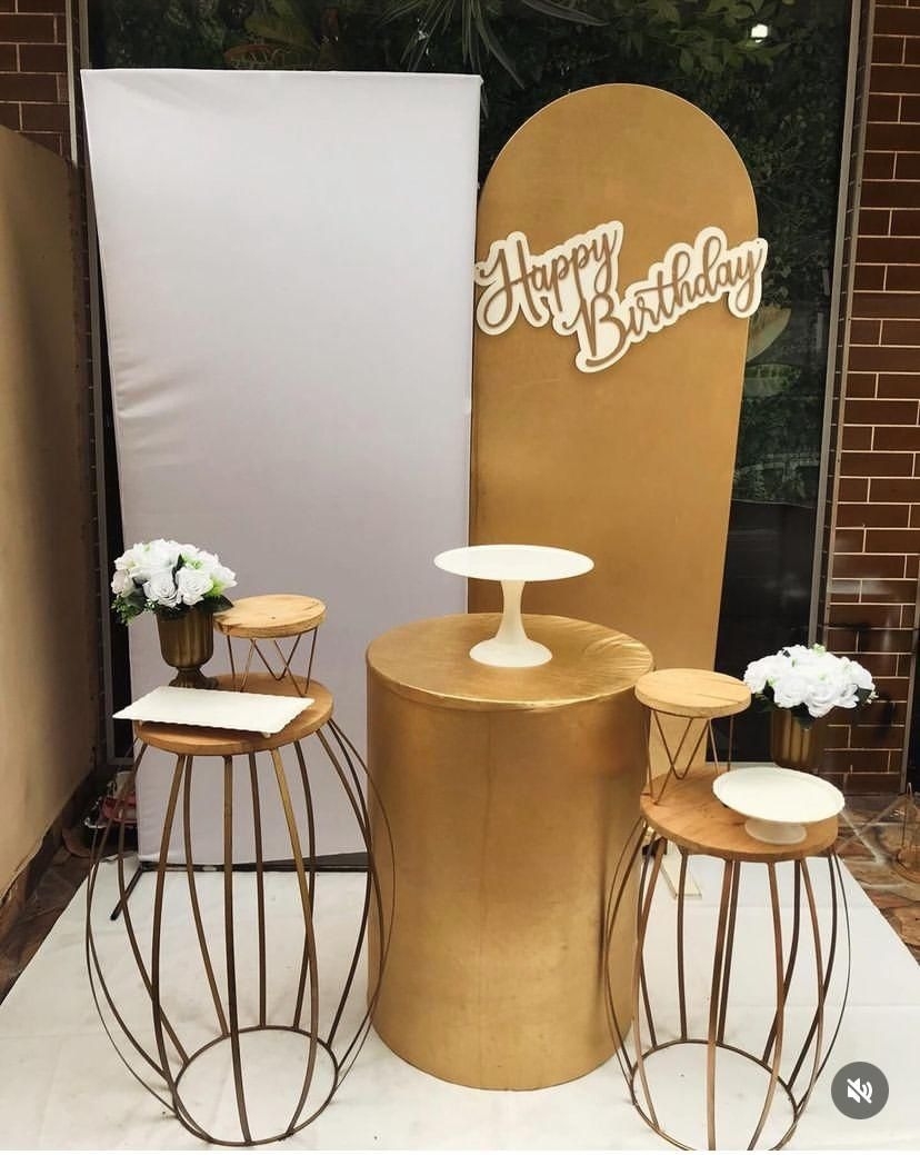 Kit Dourado com mesa de ferro