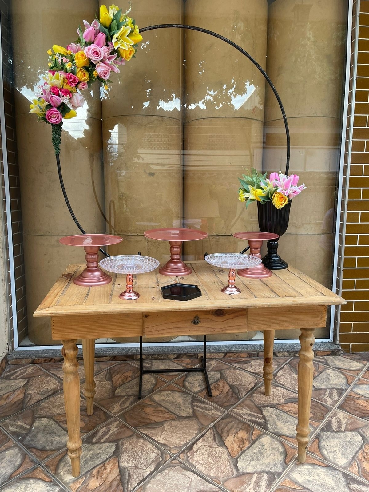 PAINEL FLORAL & MESA RETANGULAR 