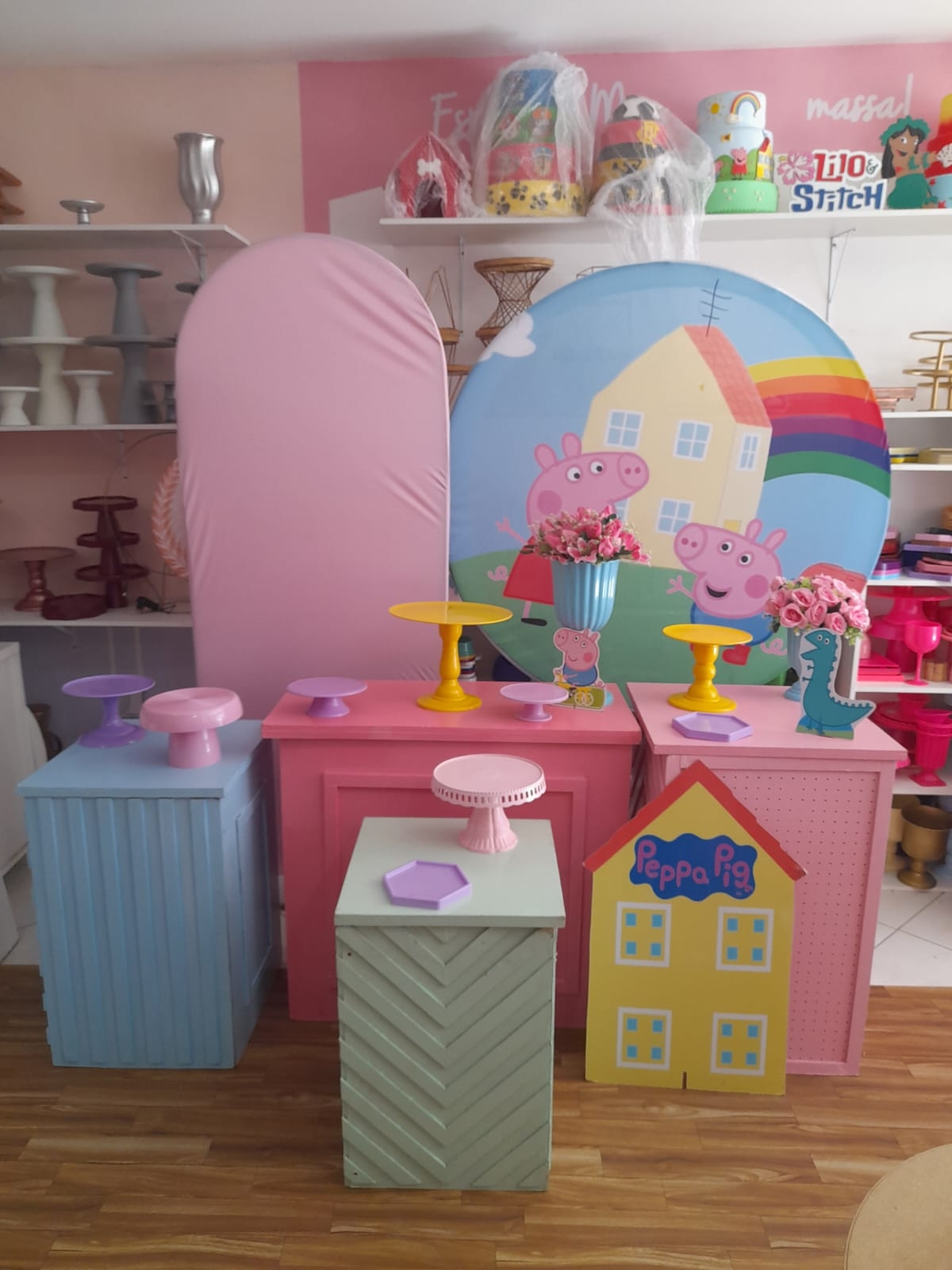 Peppa no romano e mesas cubos