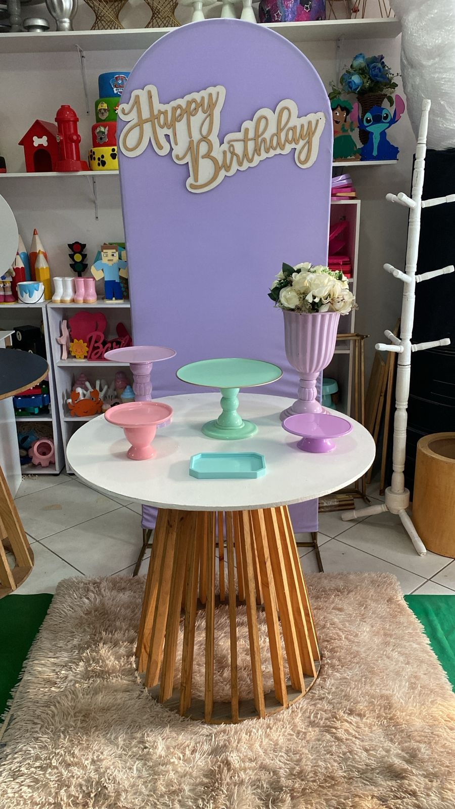 Happy no Romano Lilas