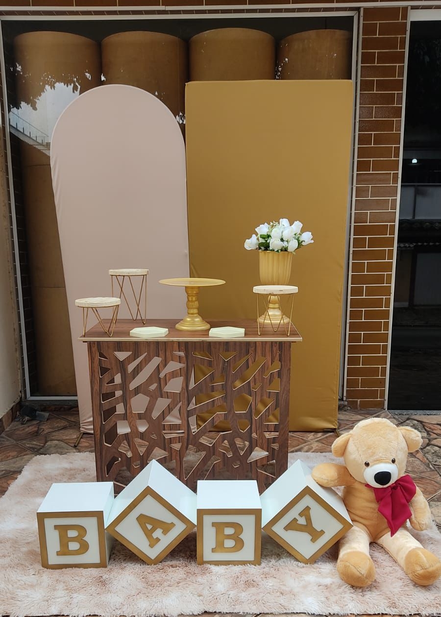 Chá revelação bege com cômoda 