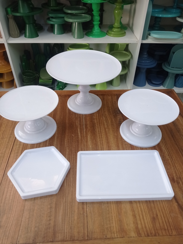 Kit 5 peças de mesa cores diversas (foto ilustrativa) bandejas e vasos de pirulitos