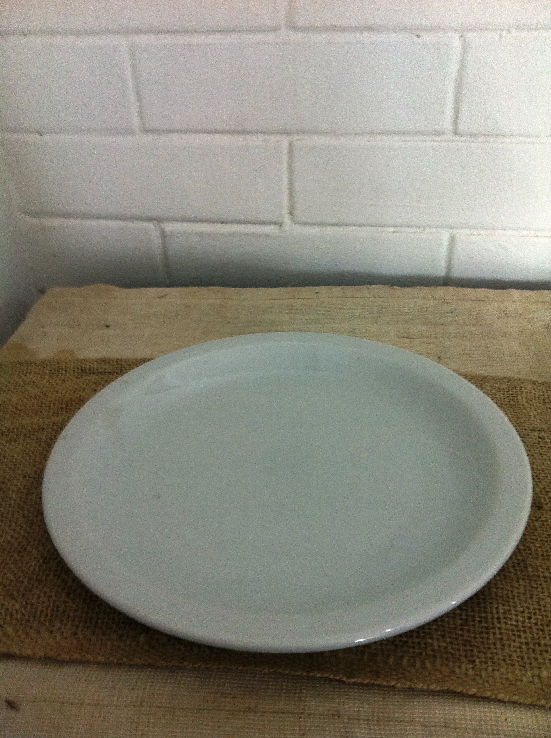 Prato de jantar redondo branco gemer