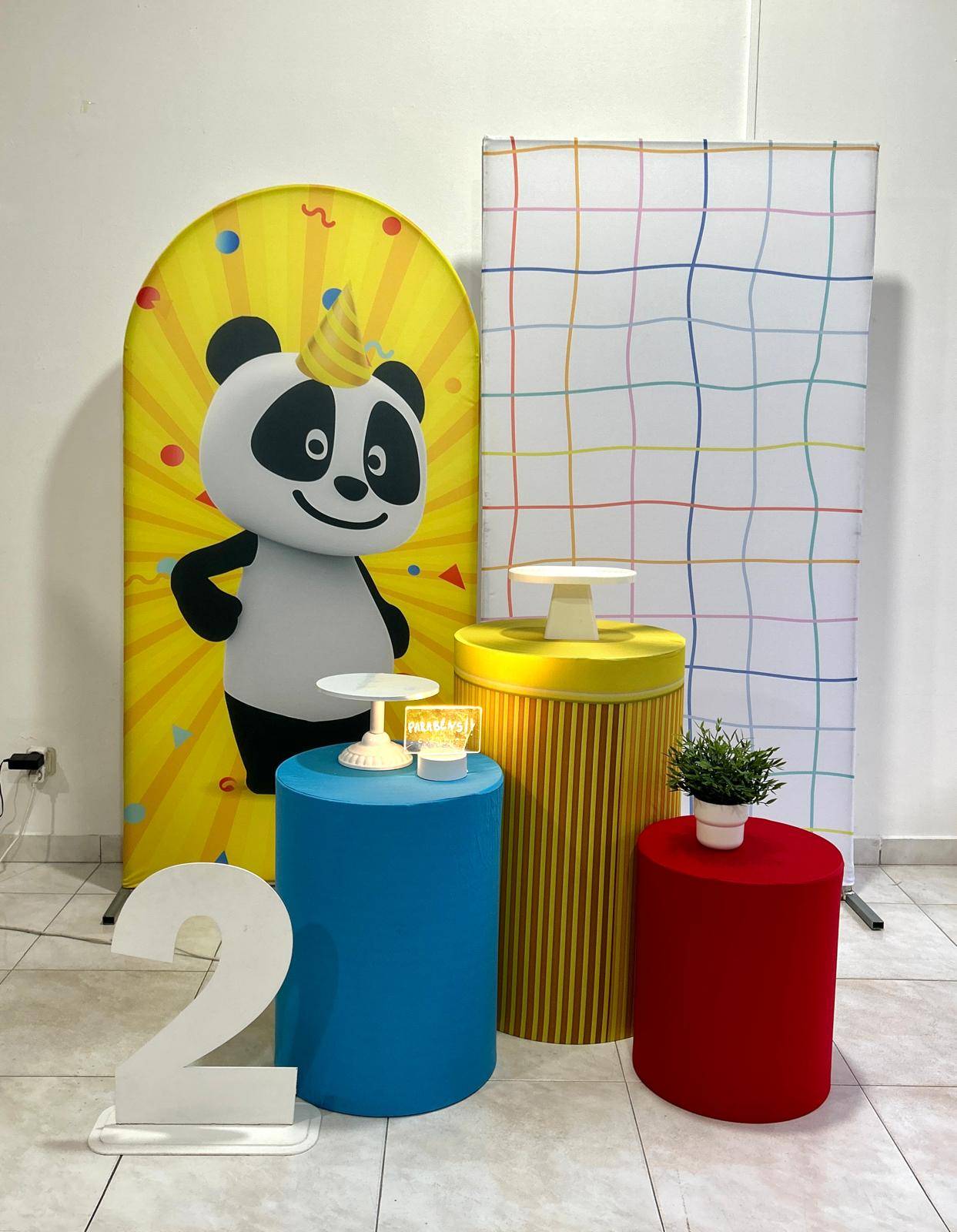 Painel Romano Panda e Caricas