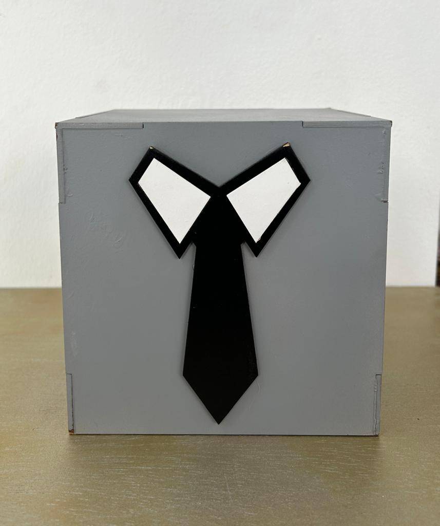 Enfeite MDF Mesa Cubo Gravata