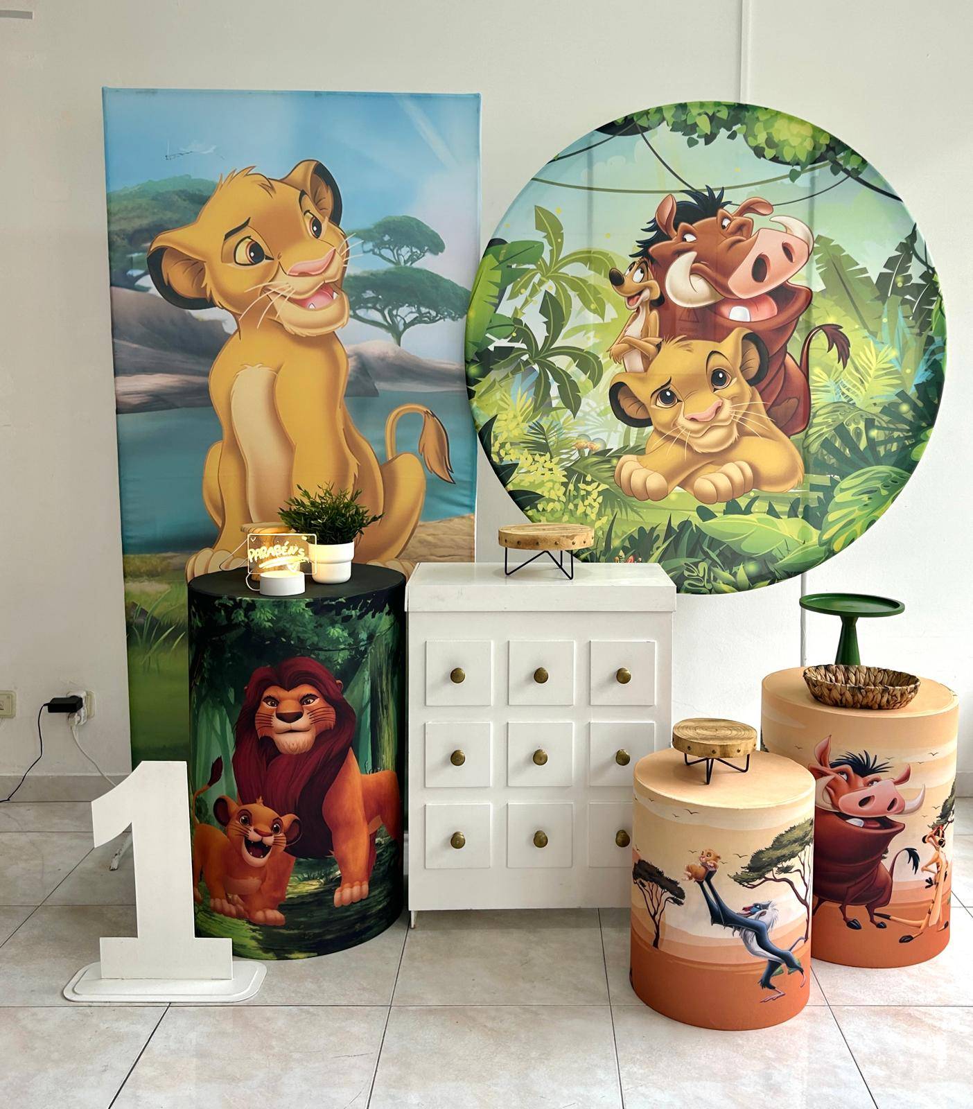 Painel Redondo Rei Leao Timao e Pumba